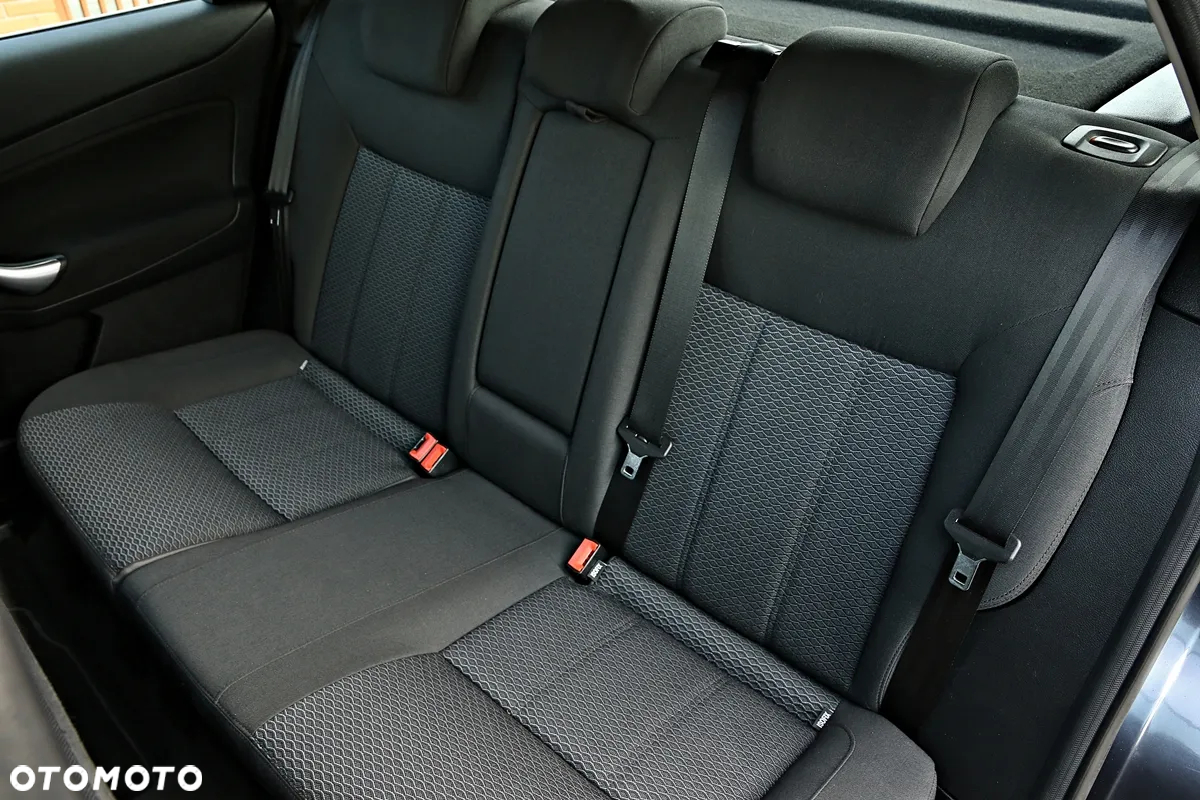 Ford Mondeo 2.0 Ghia - 34