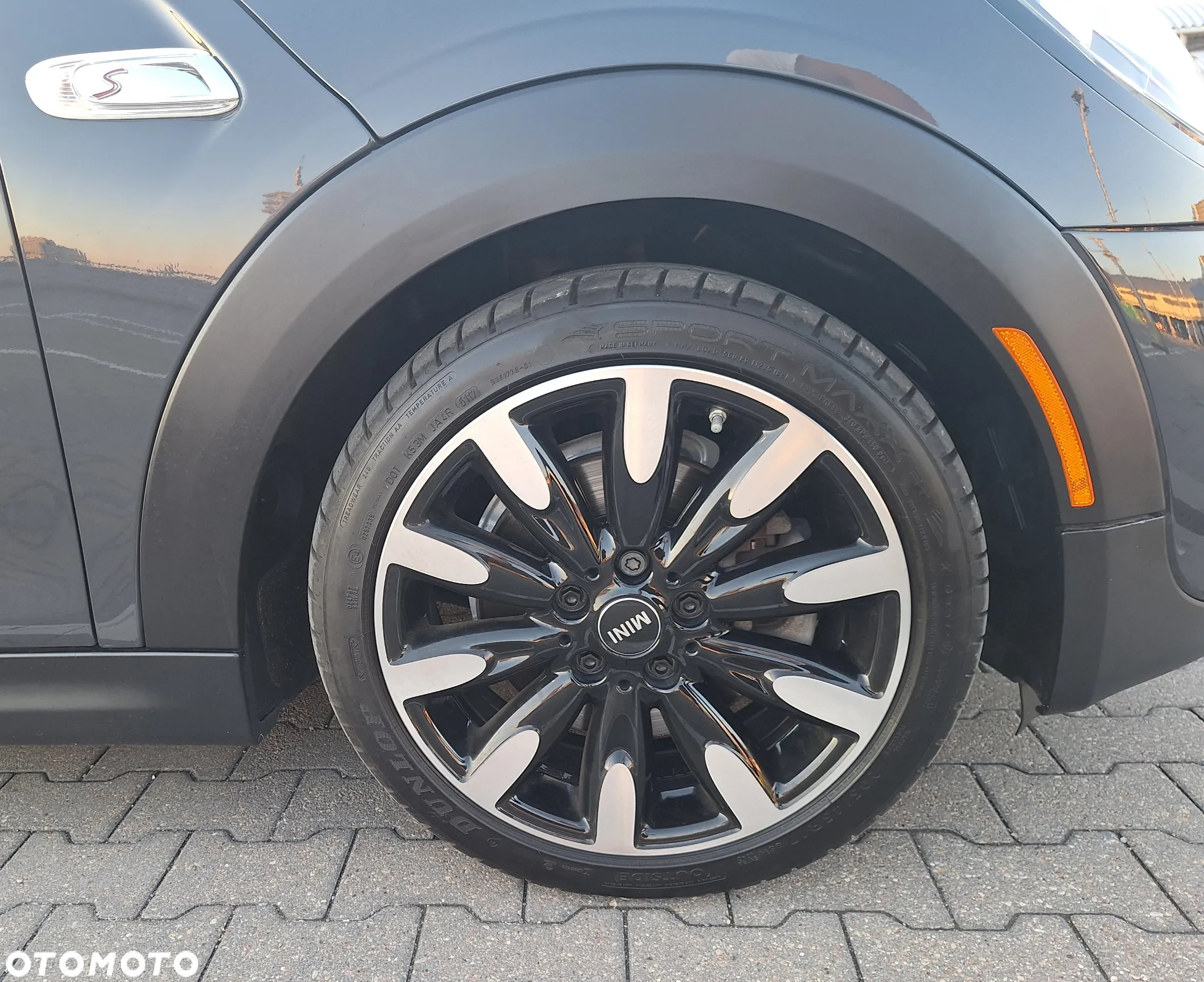 MINI Cooper S Cabrio Sidewalk - 33