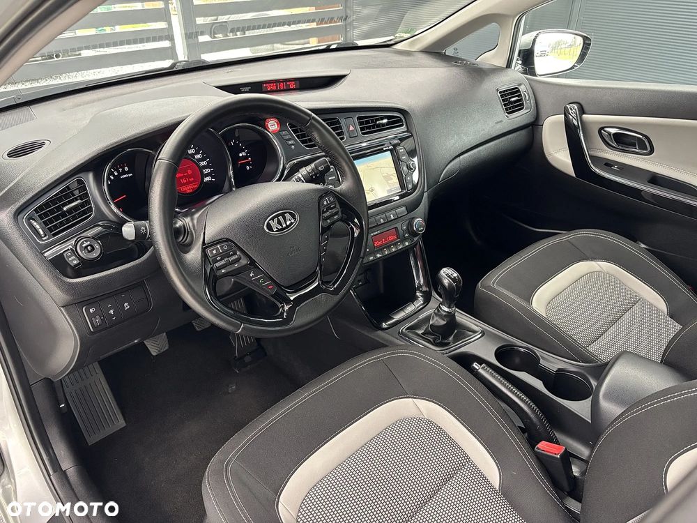 Kia Ceed 1.6 GDI Dream Team Edition - 5