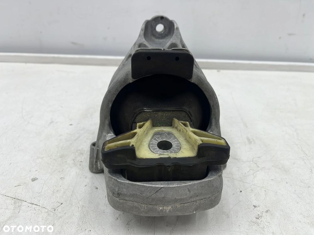 Poduszka silnika Audi A4 B9 8w Audi A5 II 8w F5 15-24r prawe mocowanie łapa silnika oryginalna 8w019 - 4