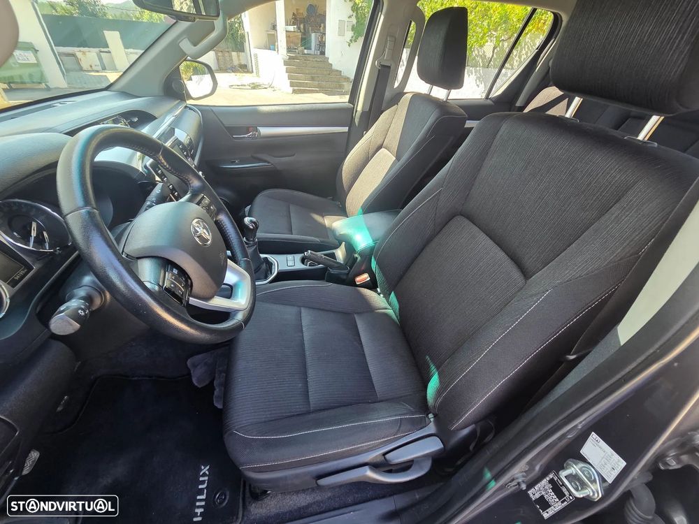 Toyota Hilux 2.4 D-4D 4WD CD CM - 17