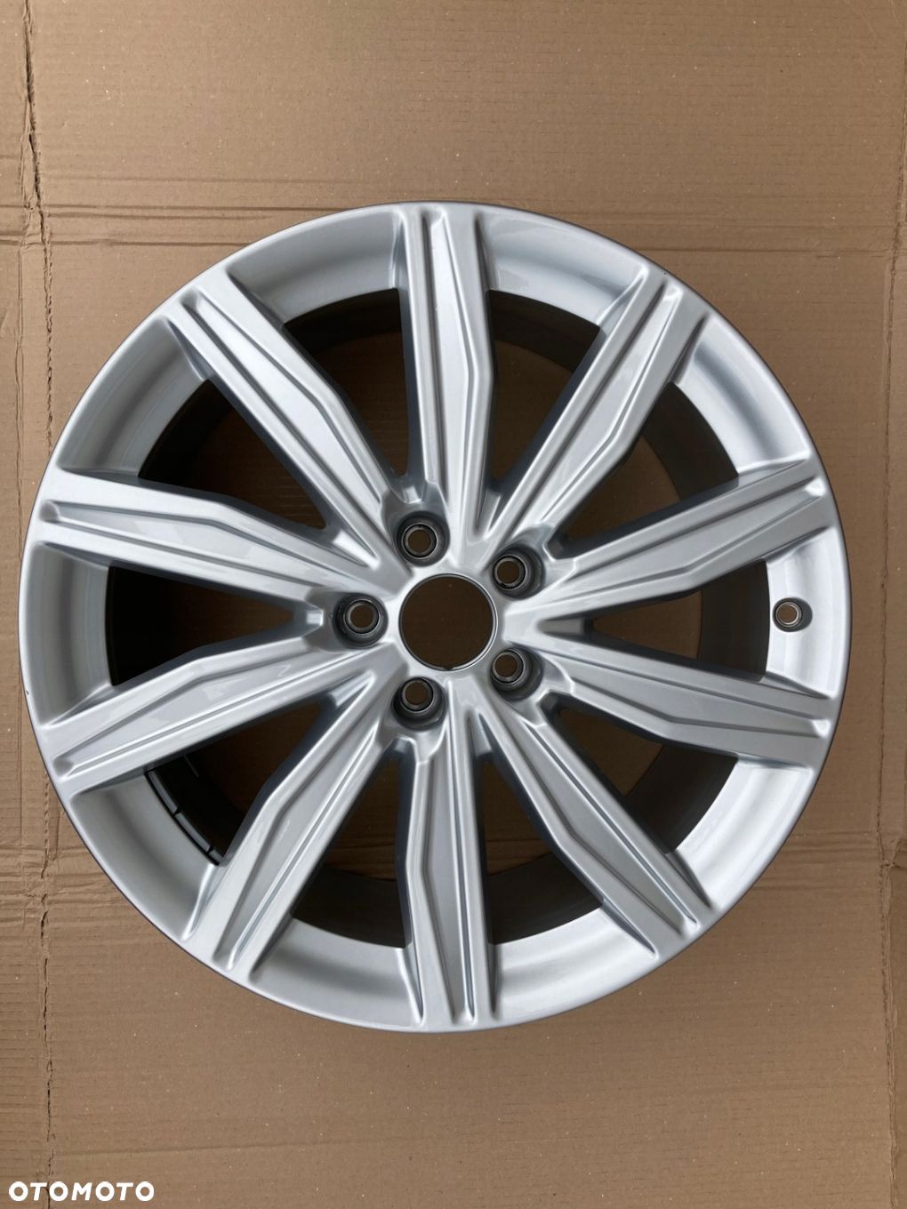 Felga Audi A6 C8 IGŁA  4K0601025M 8Jx19H2 ET39 - 1