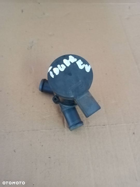 Dodatkowa pompka obiegu wody VW Touareg 7L0965561D - 1