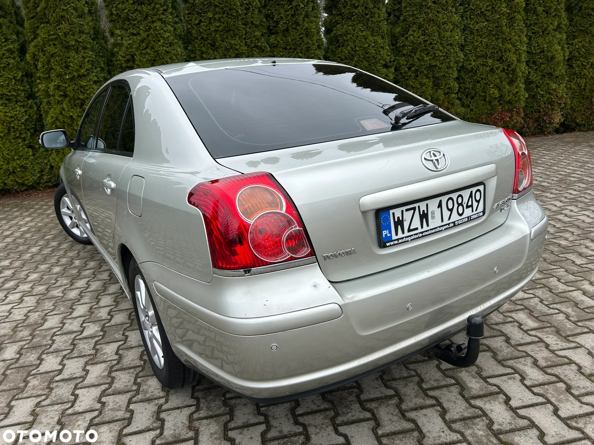 Toyota Avensis 2.0 D-4D - 10
