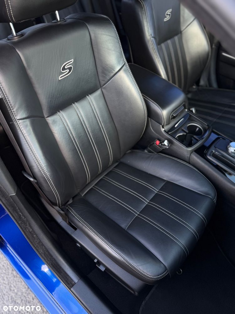 Chrysler 300s - 16