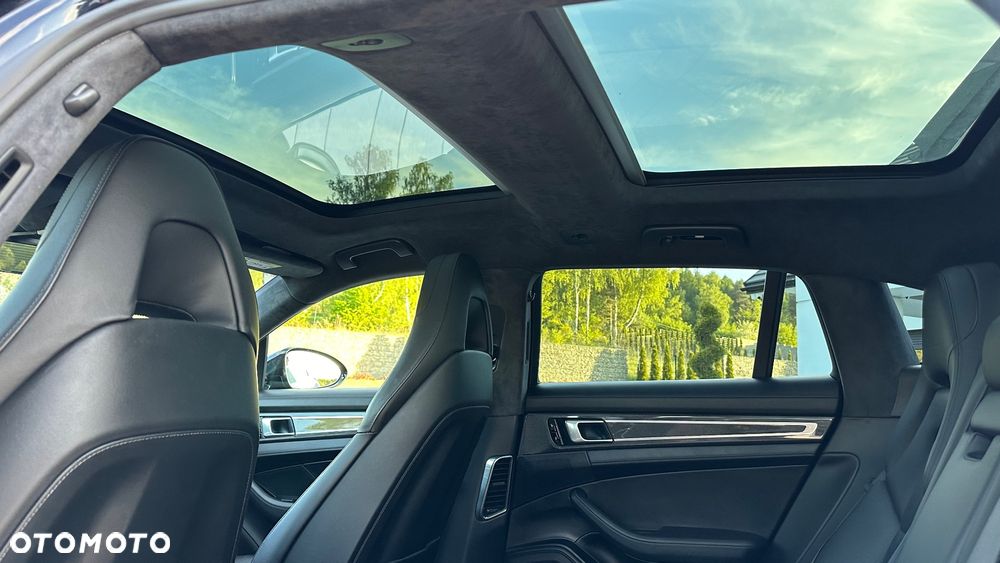 Porsche Panamera Turbo Sport Turismo - 8
