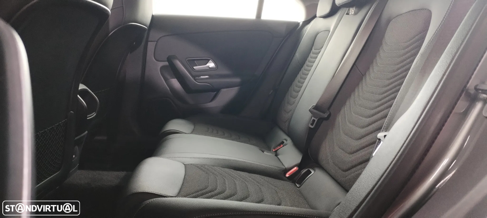 Mercedes-Benz CLA 180 d - 27