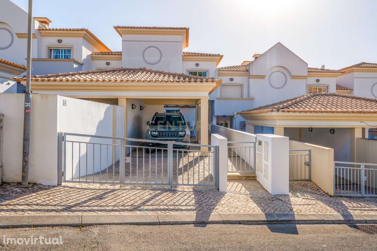 Moradia T2+2, inserida num condomínio fechado com piscina, em Albufeir - Grande imagem: 3/39