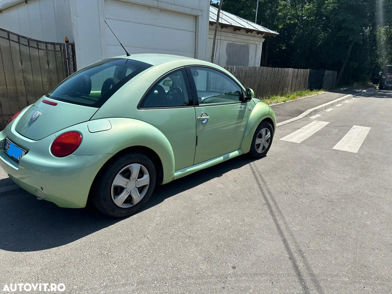 Volkswagen New Beetle - 4