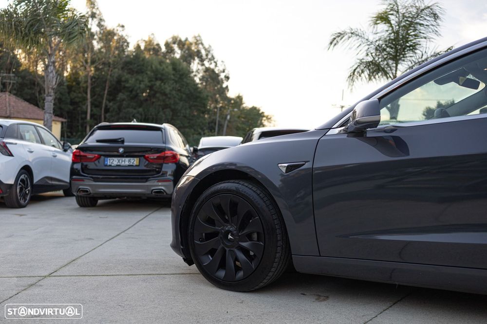 Tesla Model 3 Long-Range Dual Motor AWD - 32