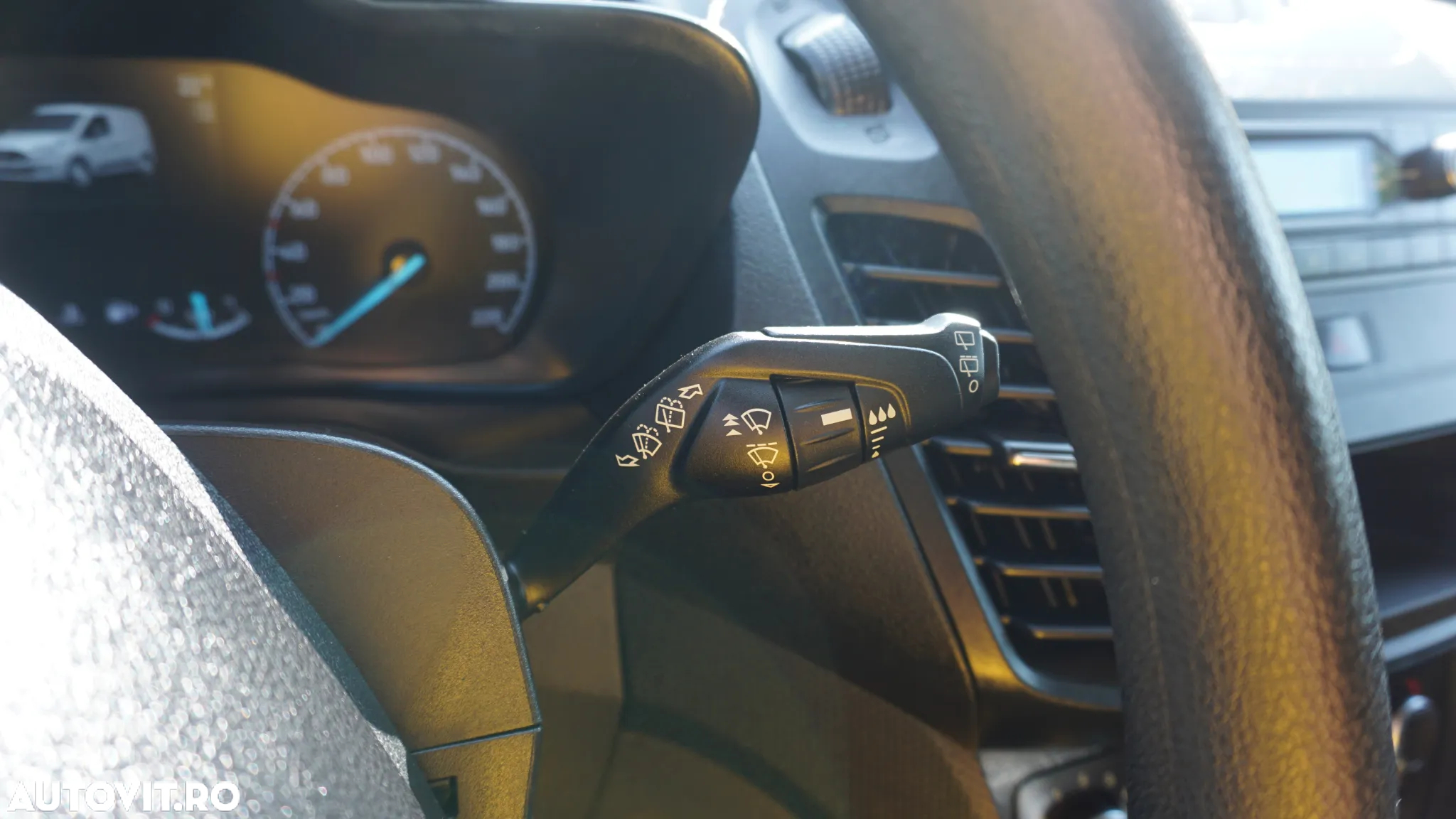 Ford Transit Connect - 17