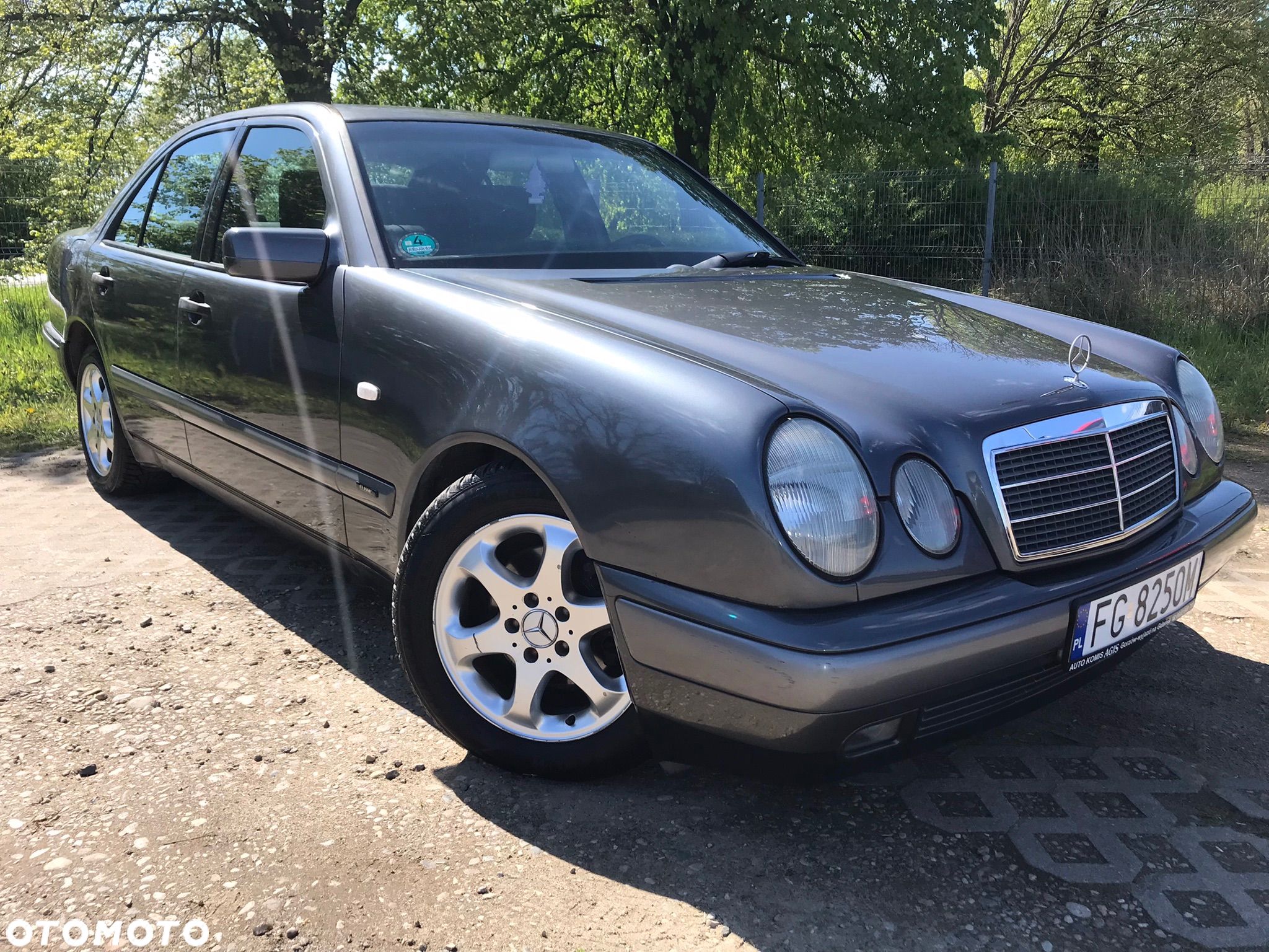 Mercedes-Benz Klasa E 200 Classic - 1