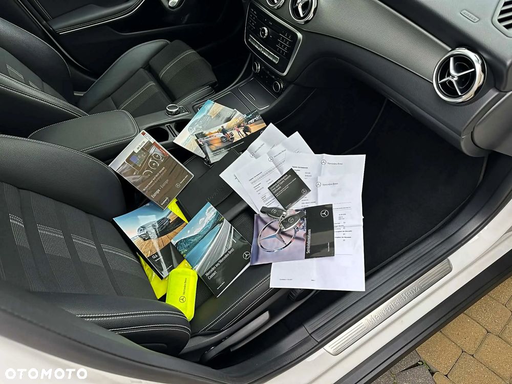 Mercedes-Benz GLA 200 7G-DCT Urban - 40