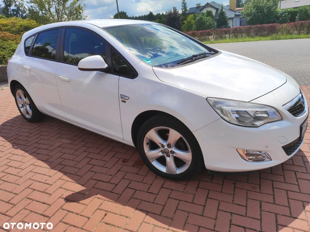 Opel Astra 1.4 Turbo 150 Jahre - 9