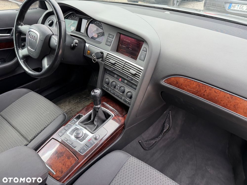 Audi A6 Avant 2.4 - 35