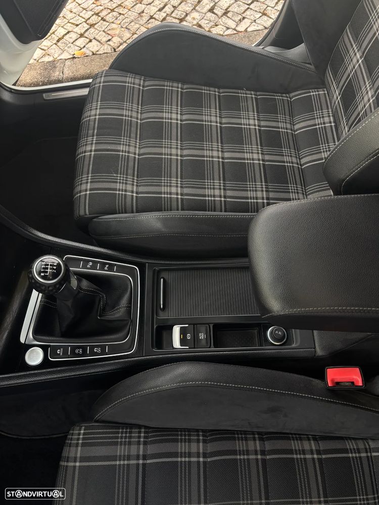 VW Golf 2.0 TDi GTD - 34