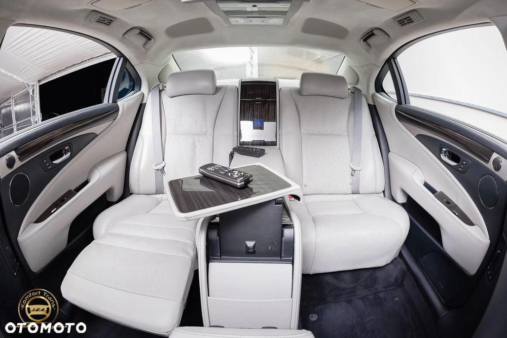 Lexus LS - 21