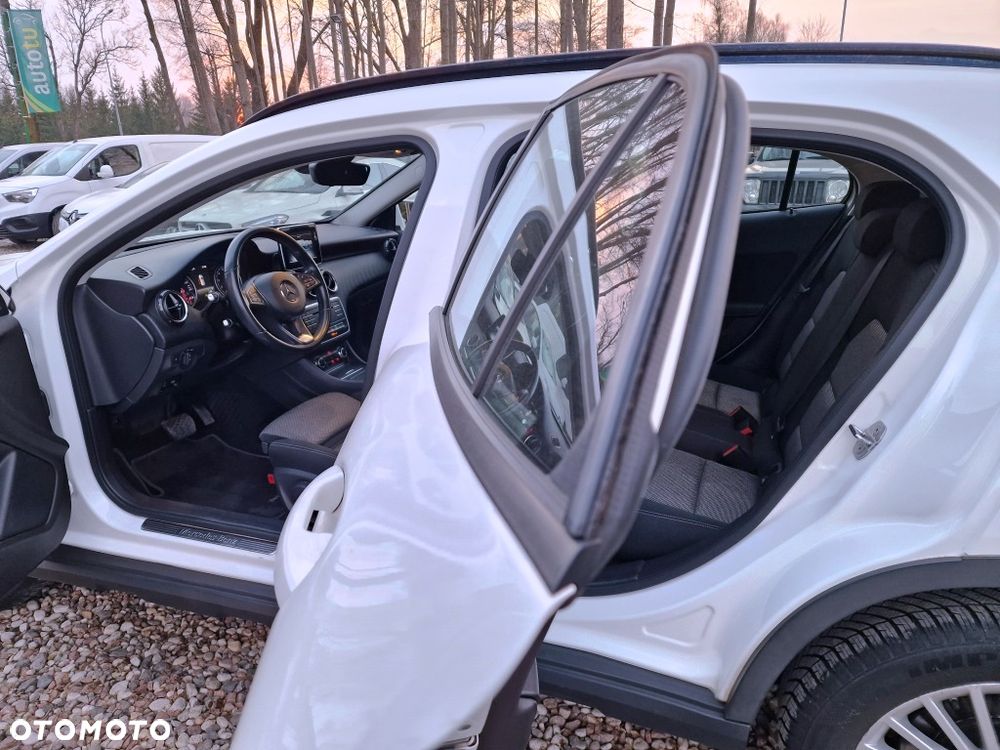 Mercedes-Benz GLA - 9