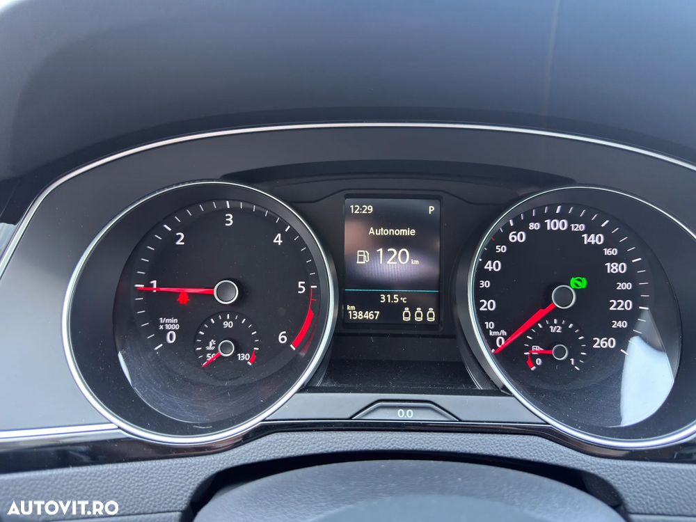 Volkswagen Passat 2.0 TDI DSG Comfortline - 12