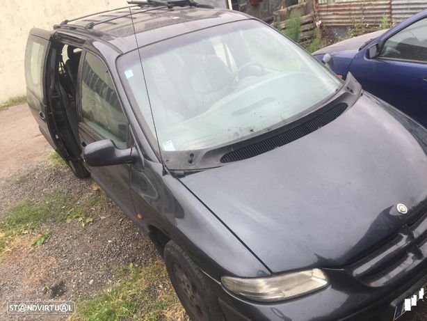 Chrysler Grand Voyager III 2.5 TD para peças - 1