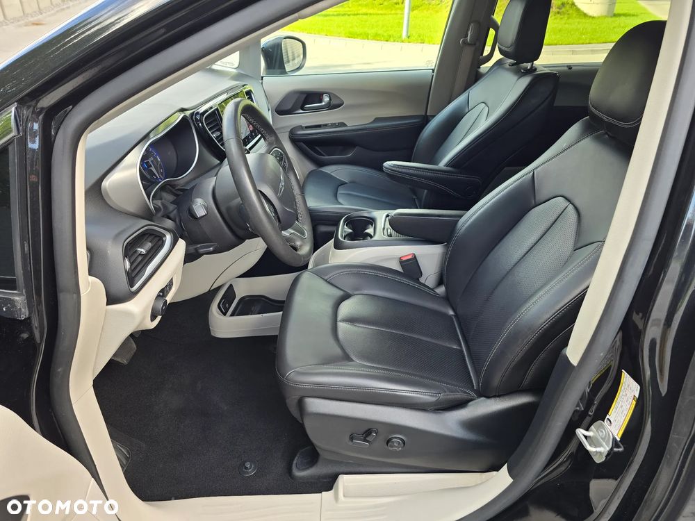Chrysler Pacifica - 22