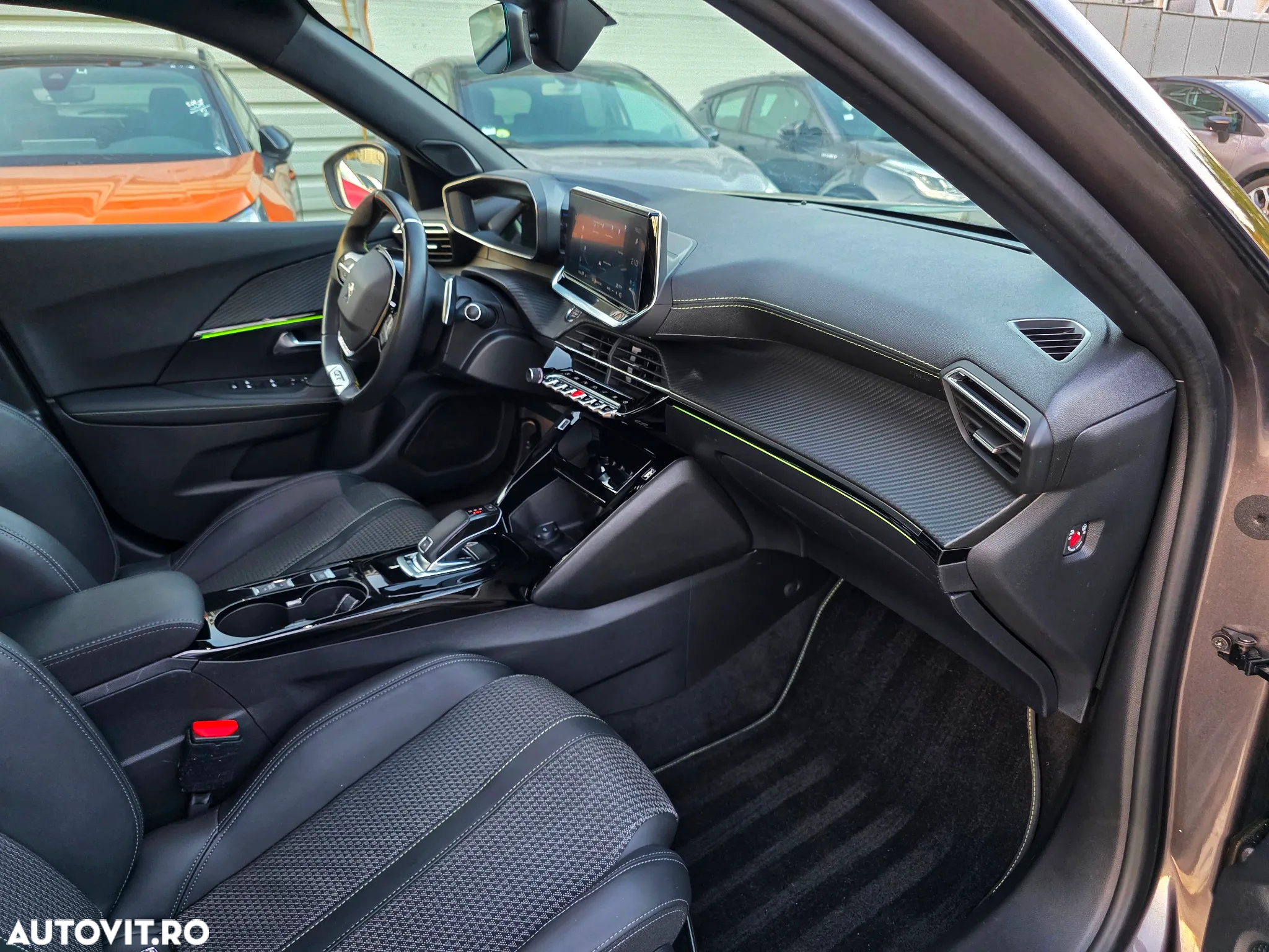 Peugeot 2008 PureTech 130 EAT8 GT - 14
