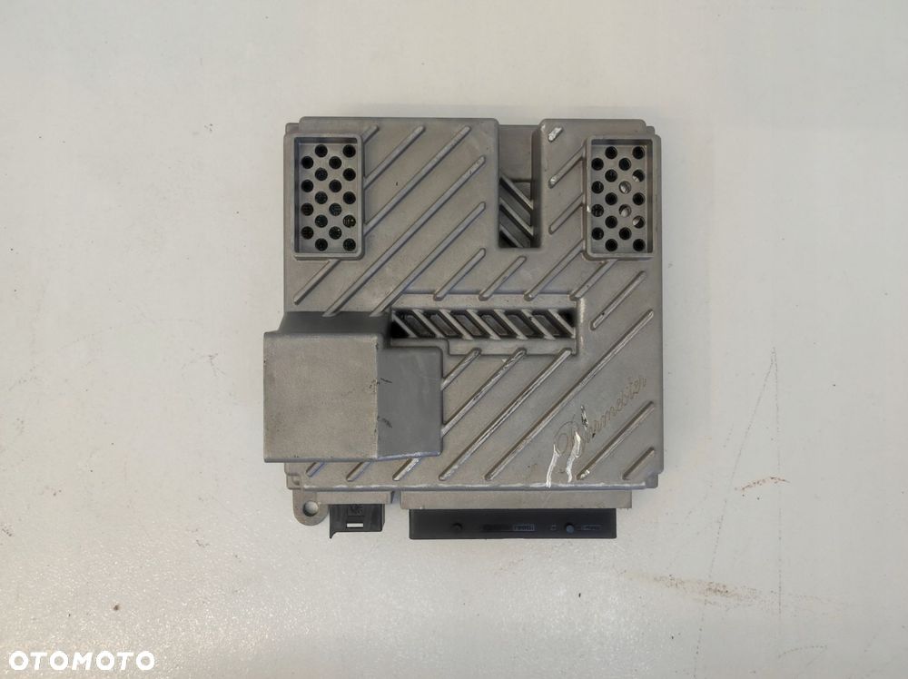 wzmacniacz audio radia burmester mercedes e klasa w213 213 - 2