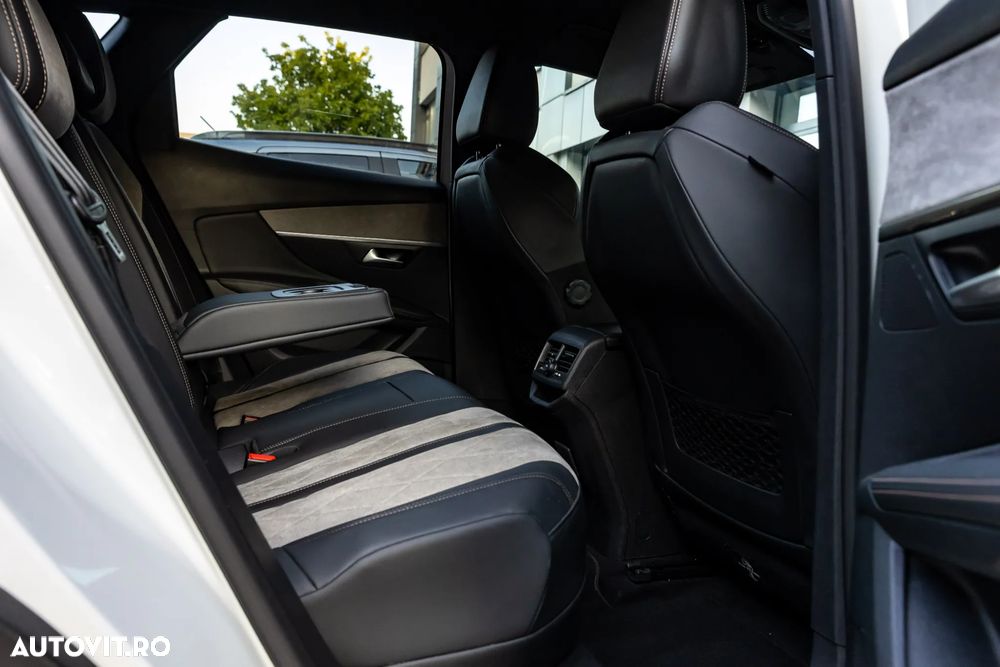 Peugeot 3008 PHEV EAT8 4X4 GT Pack - 26