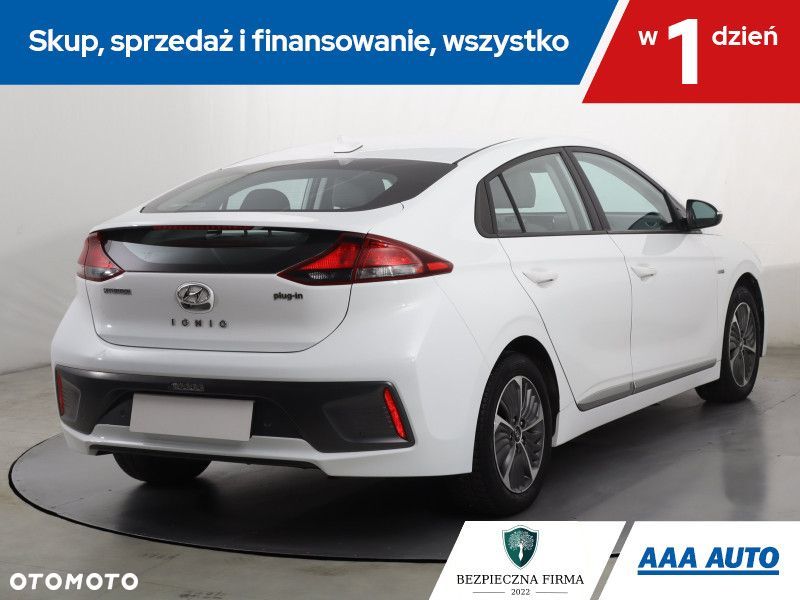 Hyundai IONIQ - 7