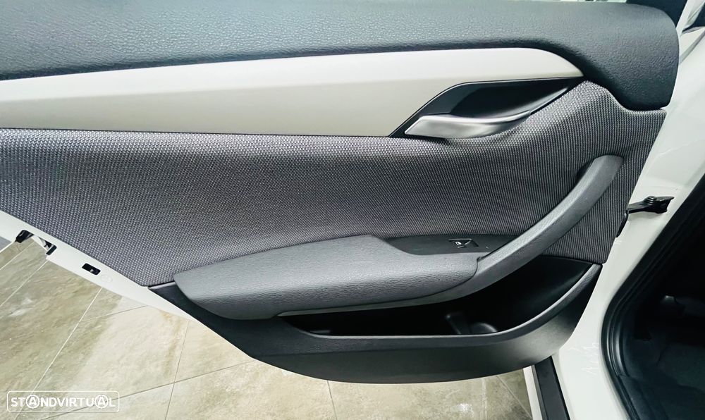 BMW X1 18 d xDrive Pack M - 33