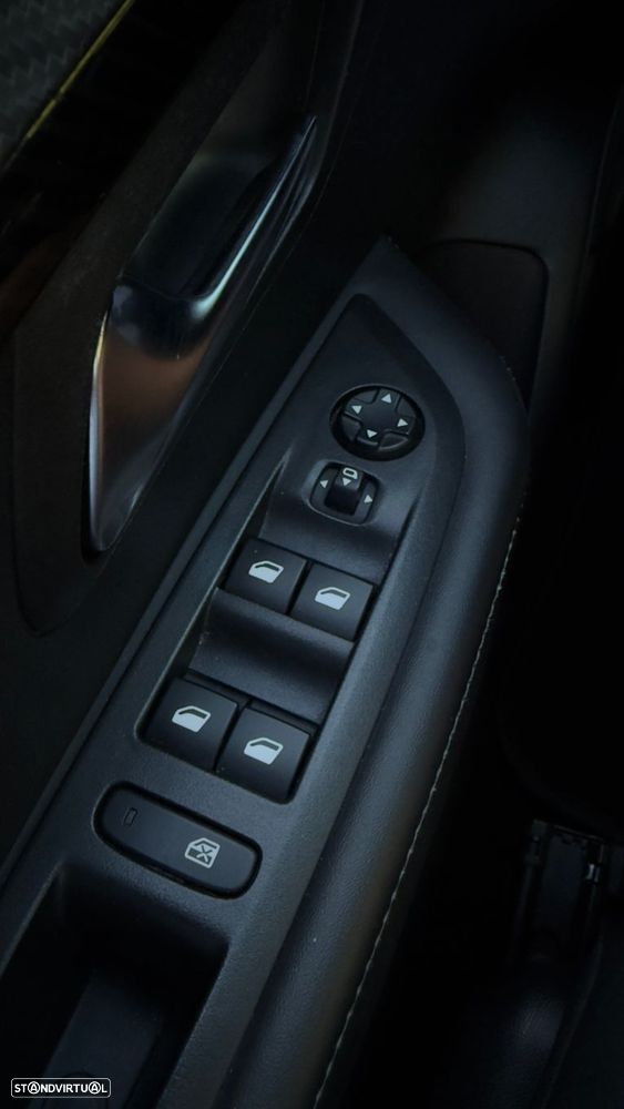 Peugeot 208 1.2 PureTech Allure - 8