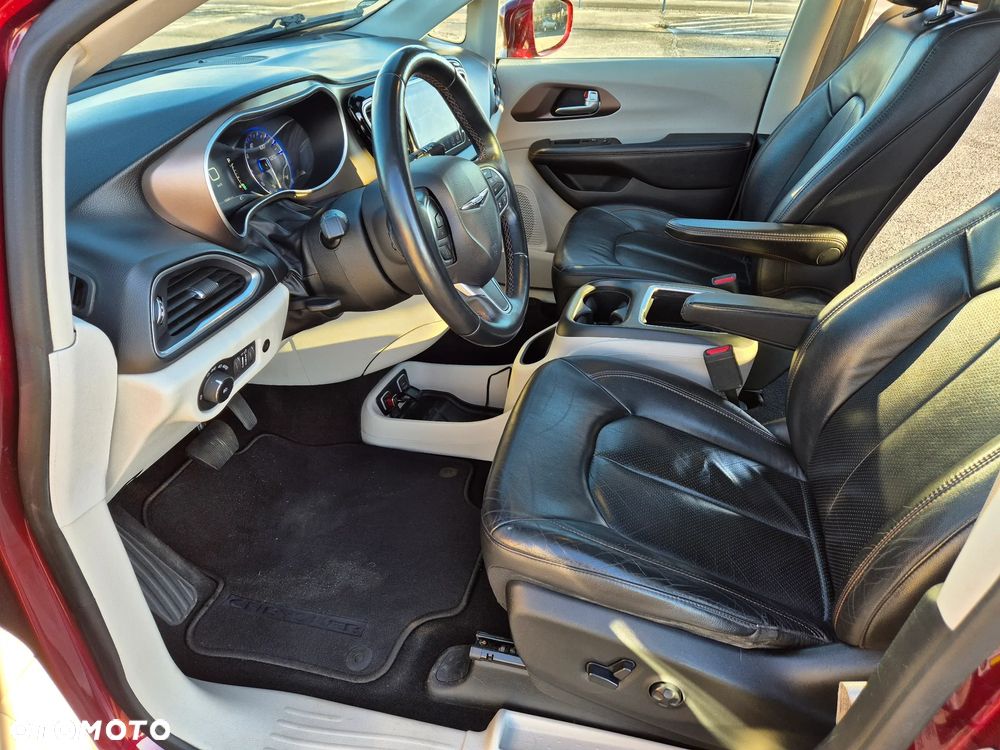 Chrysler Pacifica - 25