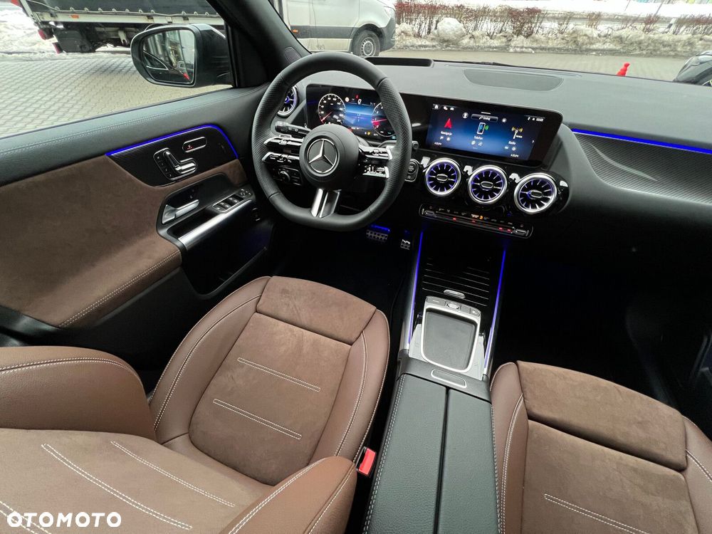 Mercedes-Benz GLA - 12