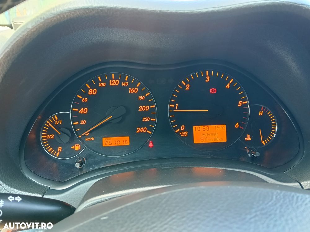 Toyota Avensis 2.2 D-CAT Executive - 3
