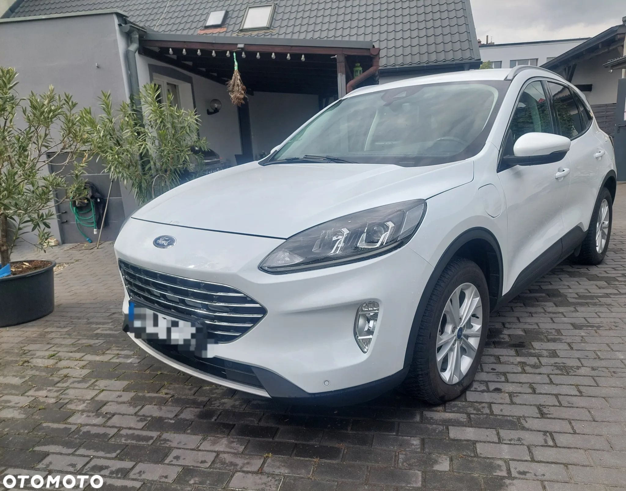Ford Kuga - 1