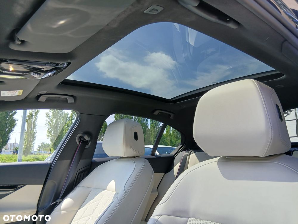 BMW Seria 5 530e PHEV M Sport - 13