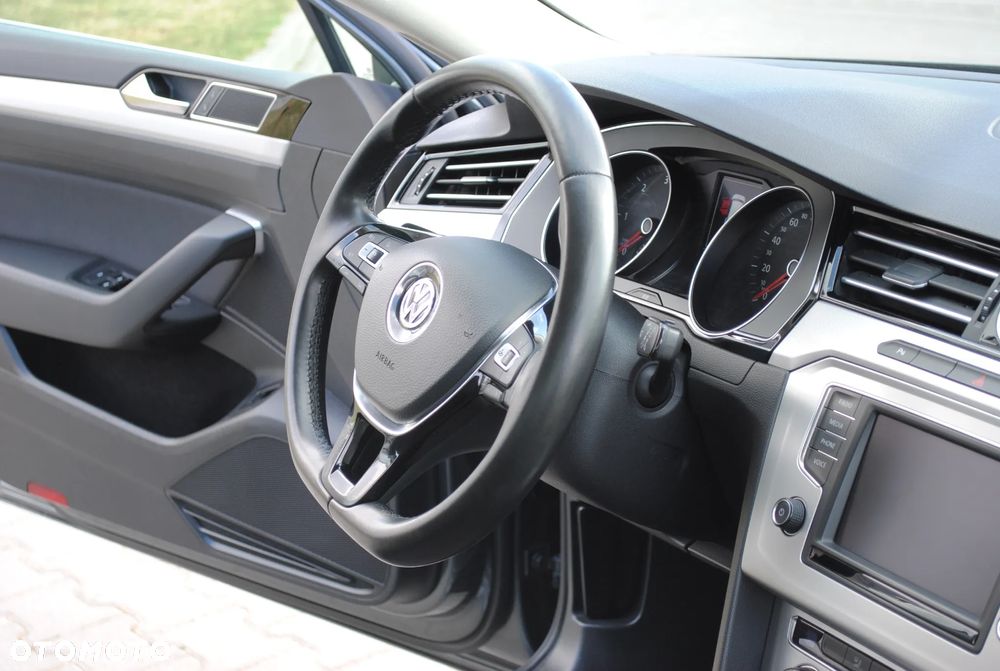 Volkswagen Passat - 22