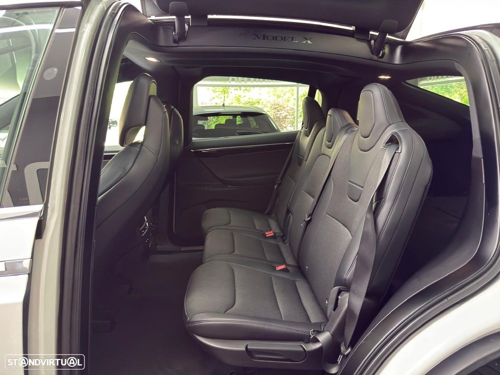 Tesla Model X - 29