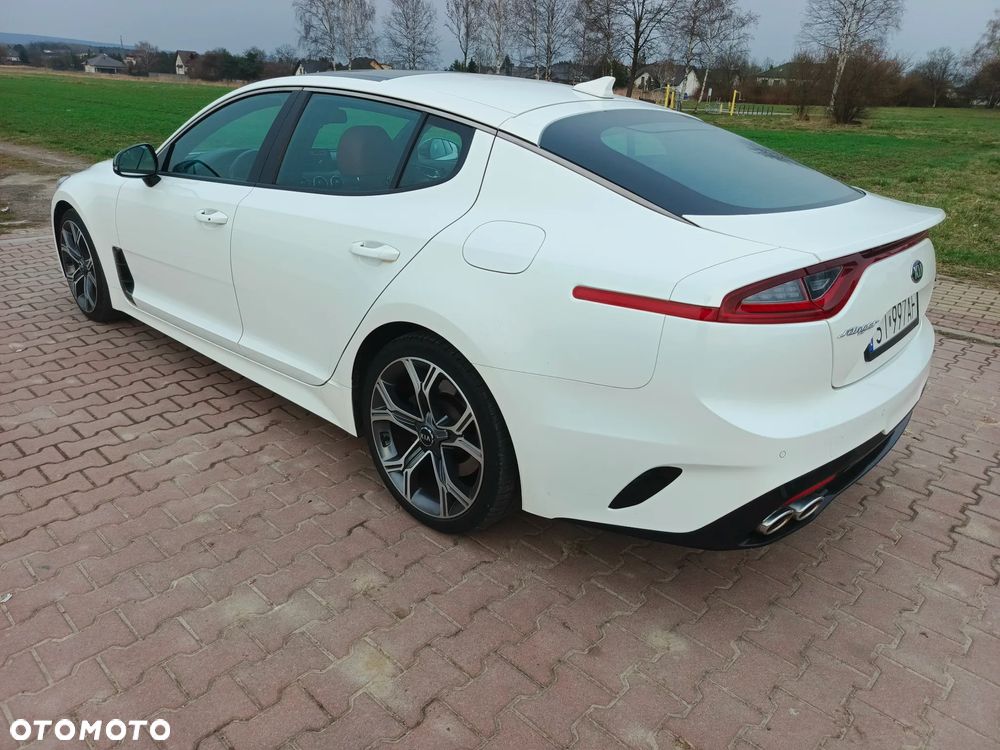 Kia Stinger - 9
