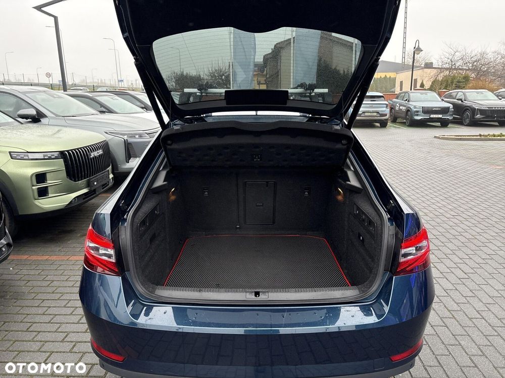 Skoda Superb 2.0 TDI SCR Style DSG - 35