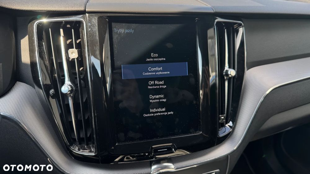 Volvo XC 60 T5 GPF AWD R-Design - 35