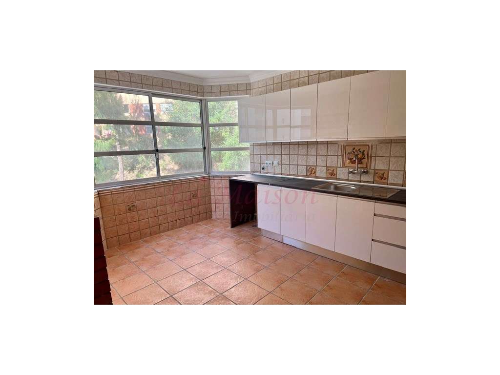 Apartamento T2 transformado em T3 em Mem Martins - Grande imagem: 5/21