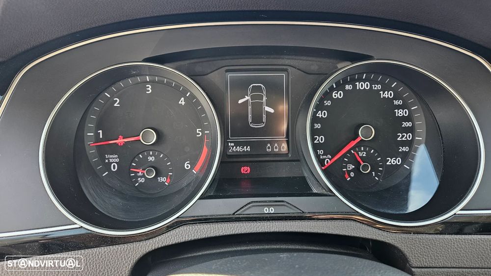 VW Passat Variant 1.6 TDI BlueMotion - 17
