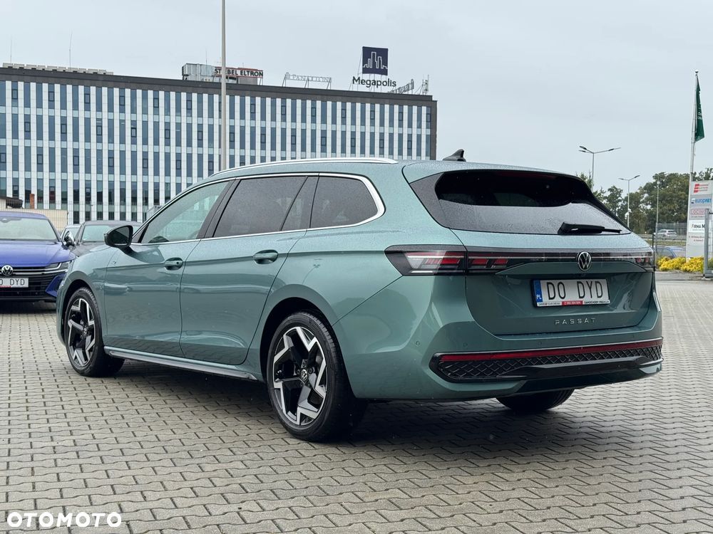 Volkswagen Passat Variant 2.0 TDI SCR DSG R-Line - 5