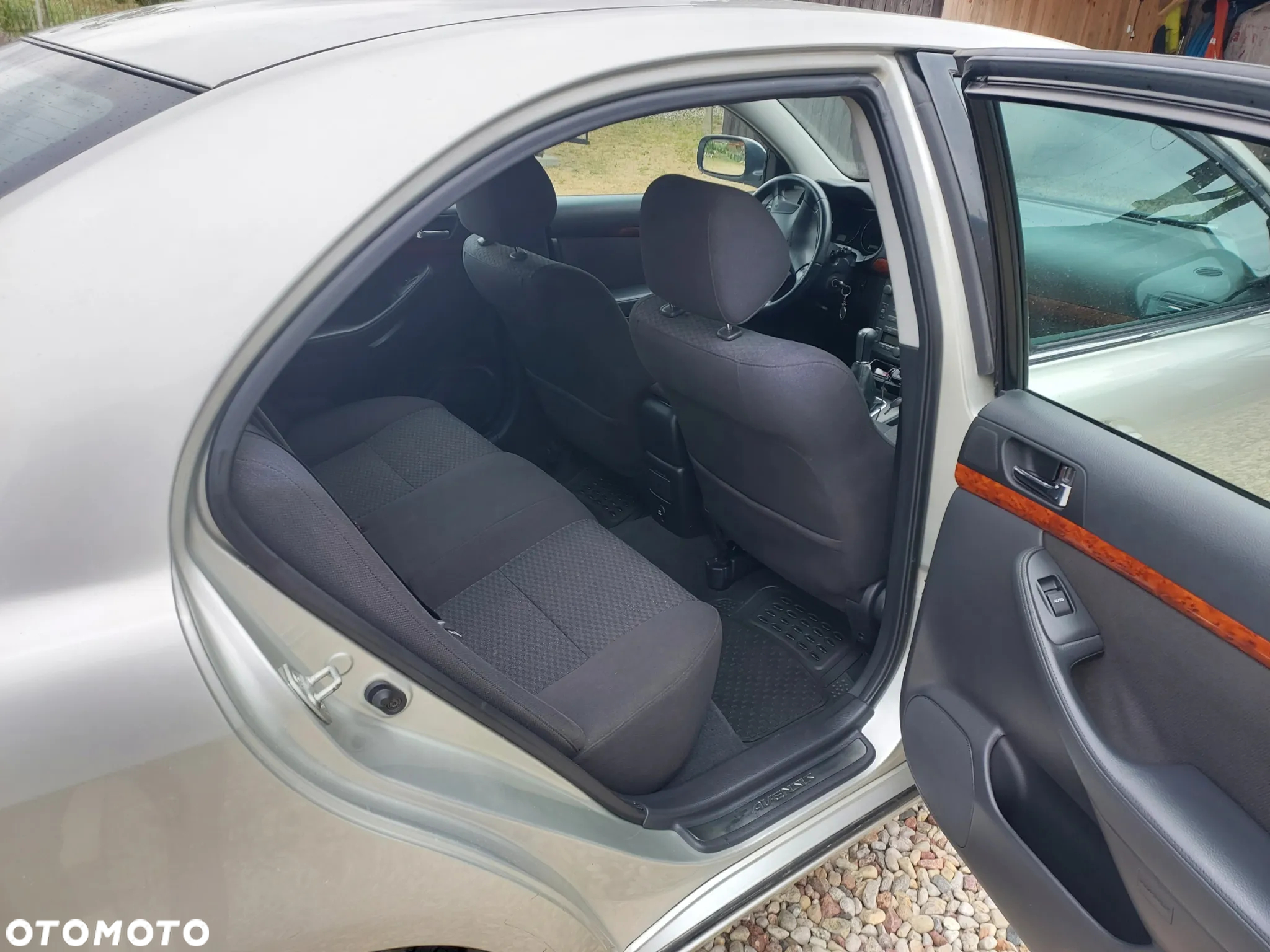 Toyota Avensis 2.0 D-4D Sol - 12