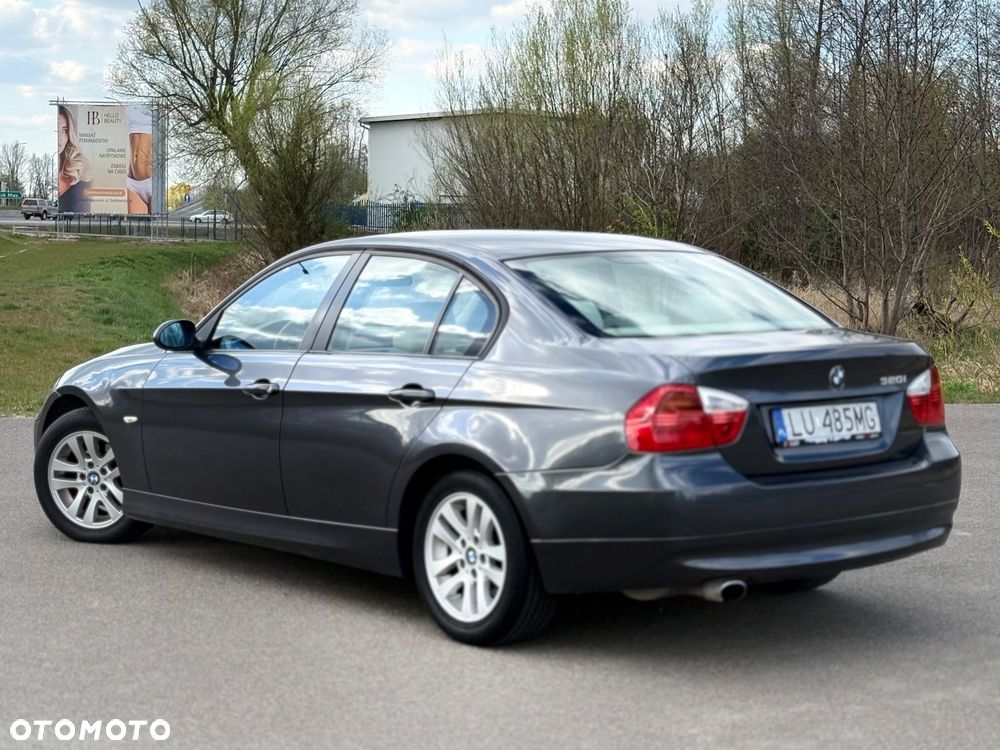 BMW Seria 3 320i - 5