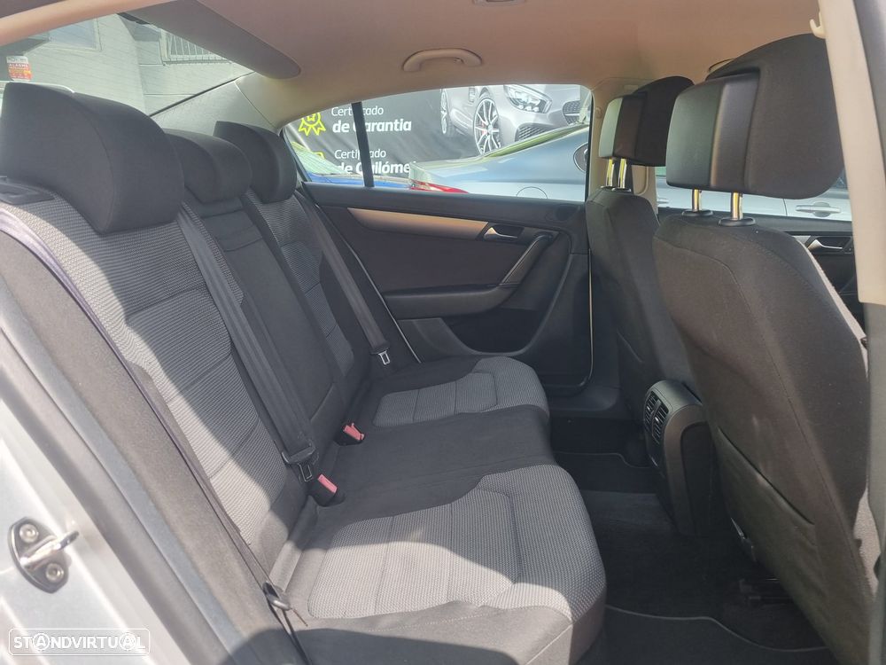 VW Passat 1.6 TDI Confortline - 16