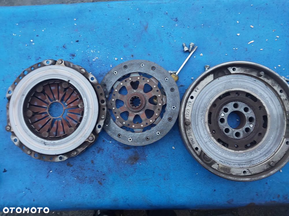 Dwumasa sprzęgło dwumasowe tarcza docisk KOMPLET BMW E46 M47 2.0 D 136 KM 21211223712 LUK 21211223711 - 2