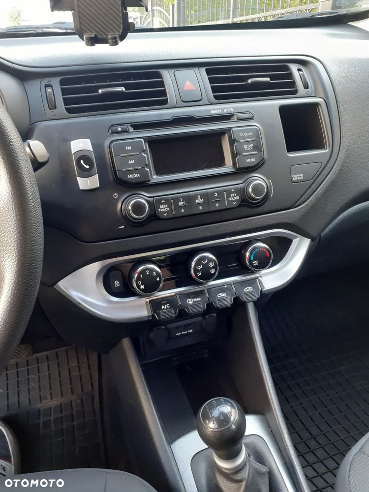 Kia Rio - 8