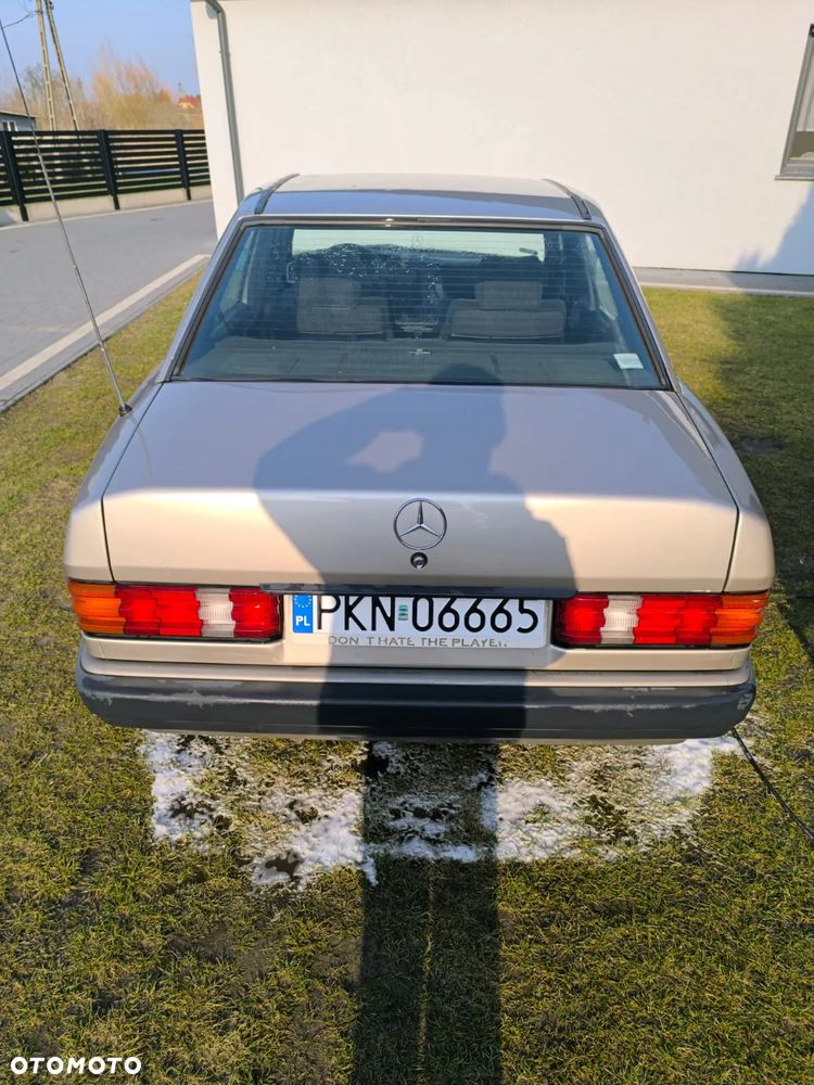 Mercedes-Benz W201 (190) - 5
